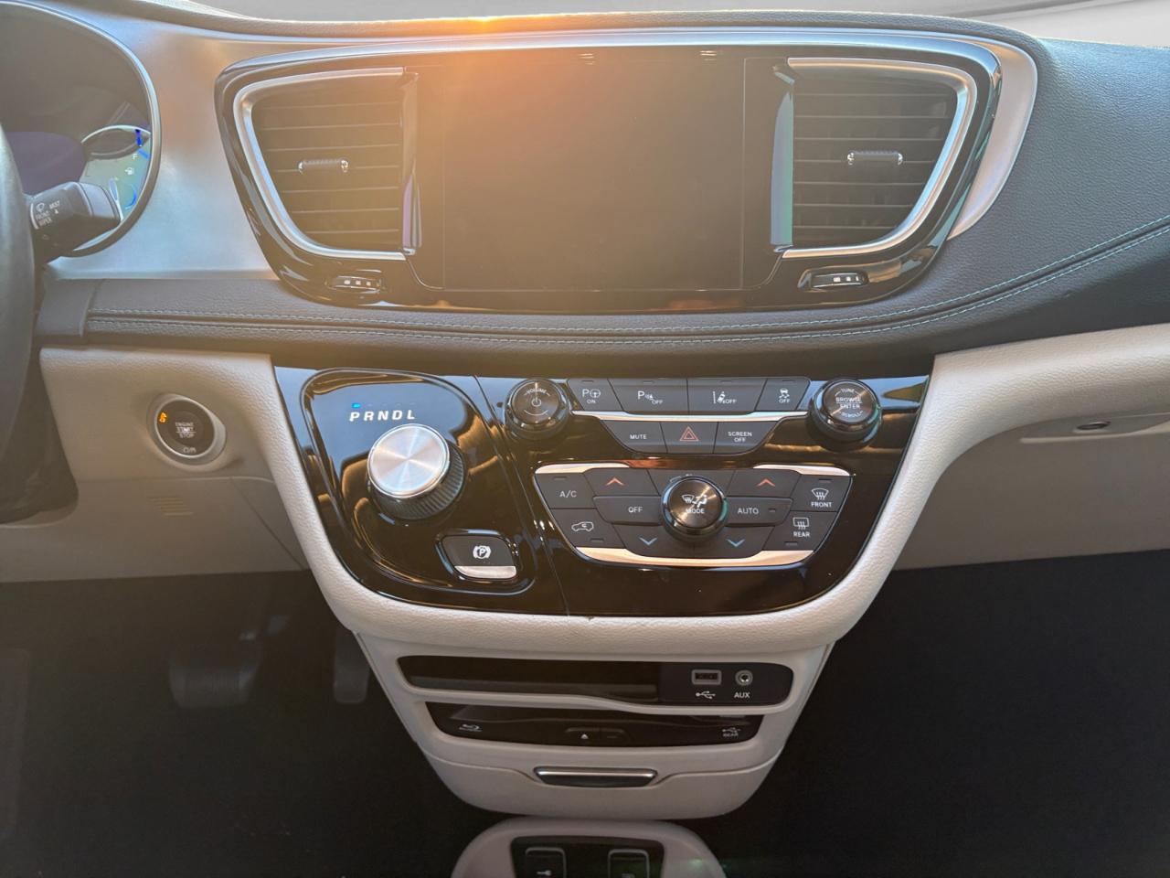 Chrysler Pacifica Hybrid Limited FWD 2018