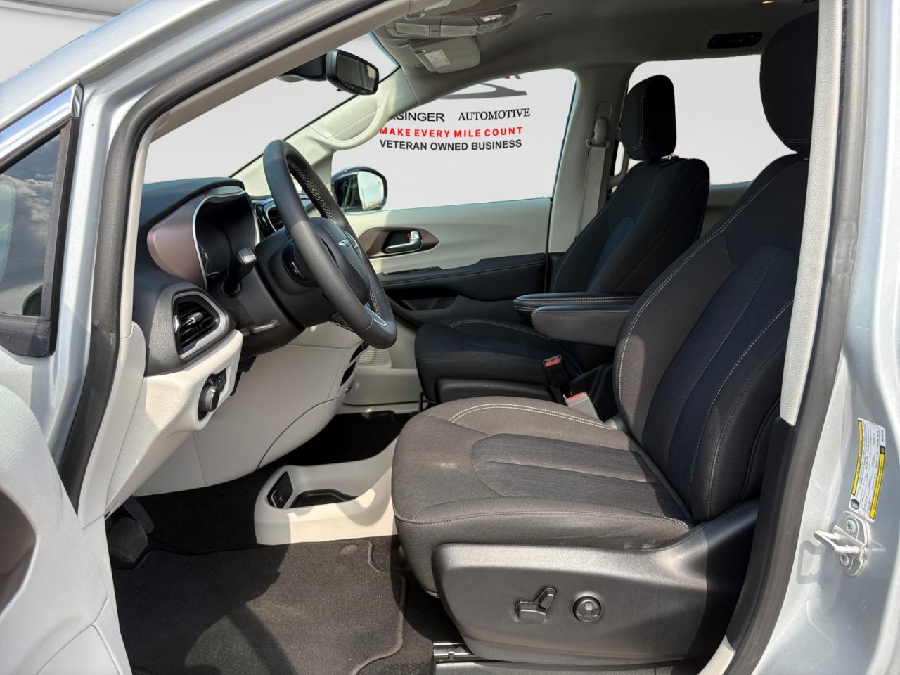Chrysler Voyager LX FWD 2024