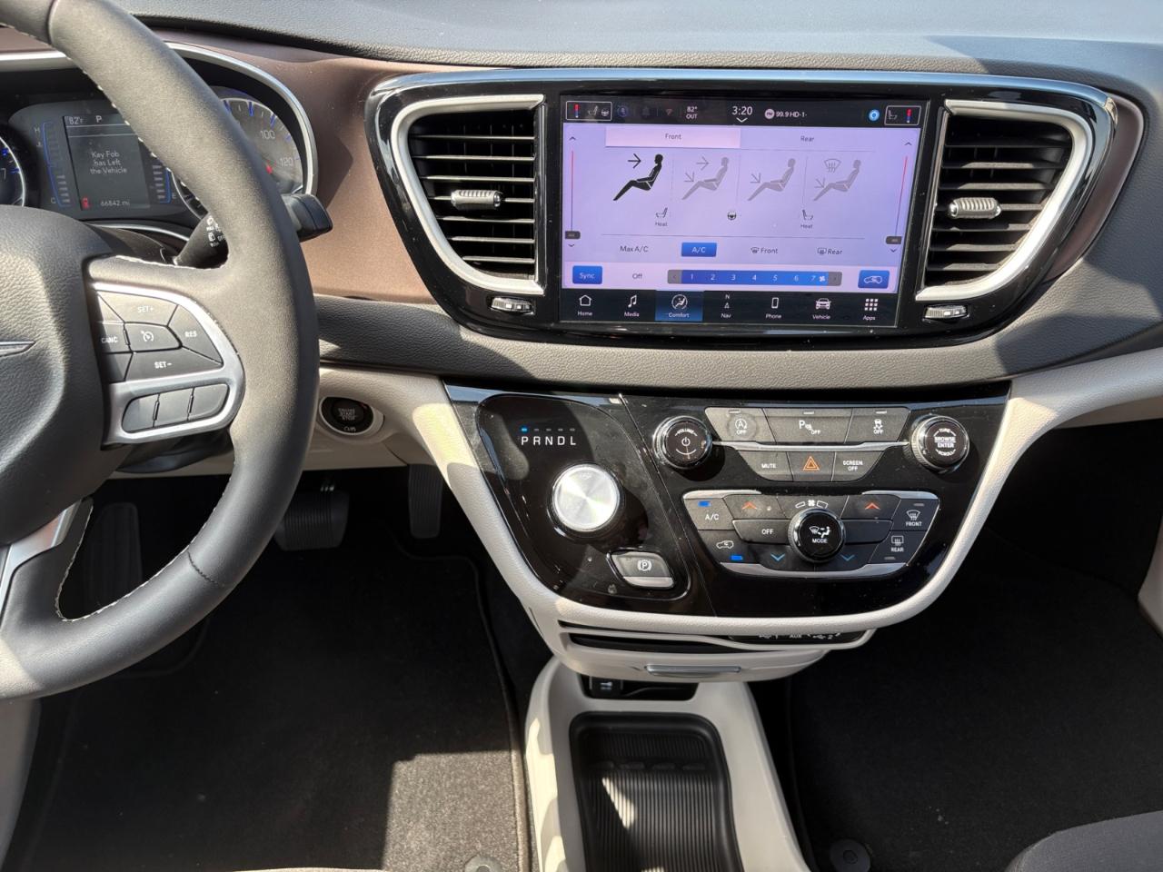 Chrysler Voyager LX FWD 2024