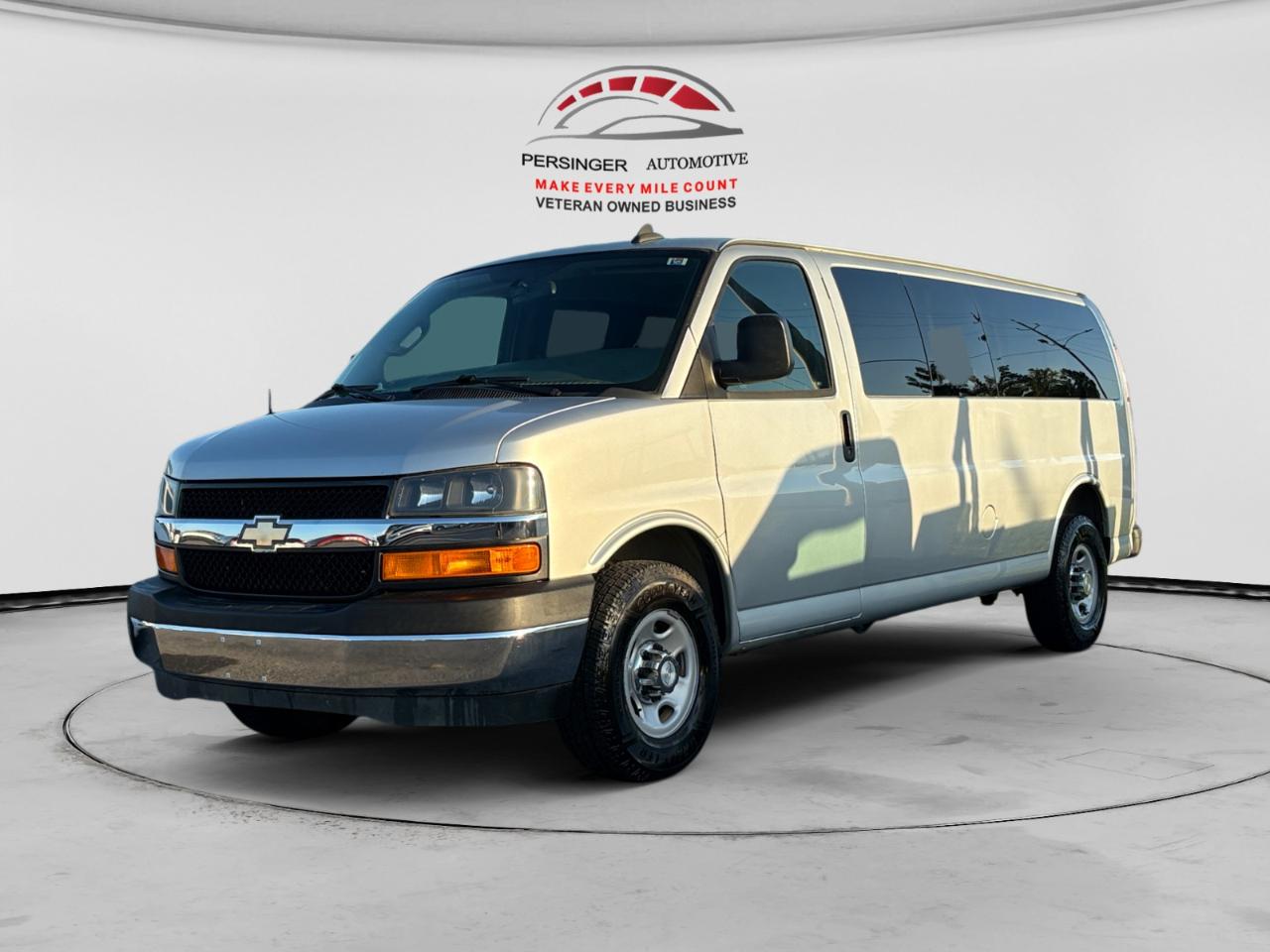 2017 Chevrolet Express Passenger RWD 3500 155" LT w/1LT