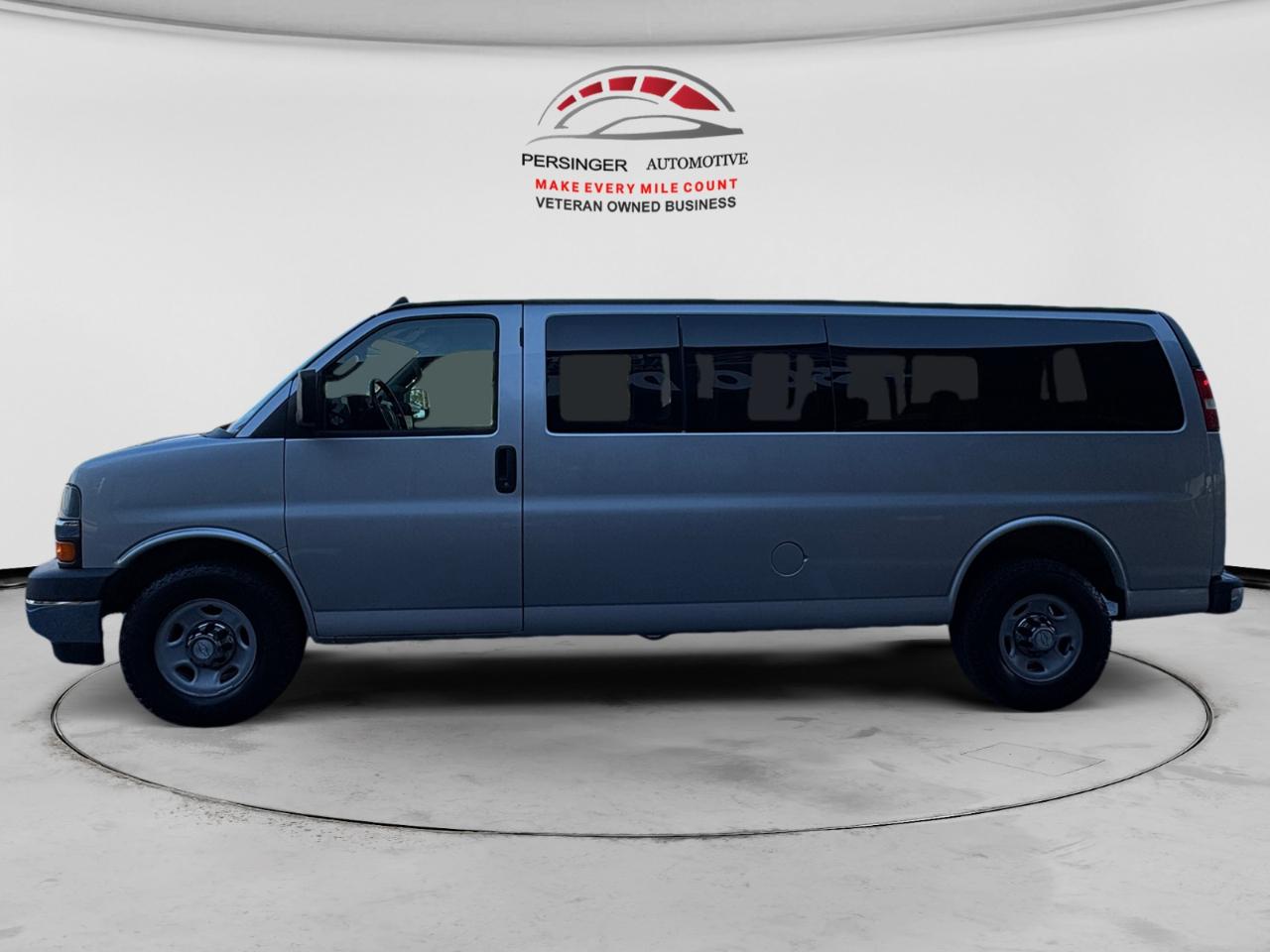 Chevrolet Express Passenger RWD 3500 155" LT w/1LT 2017