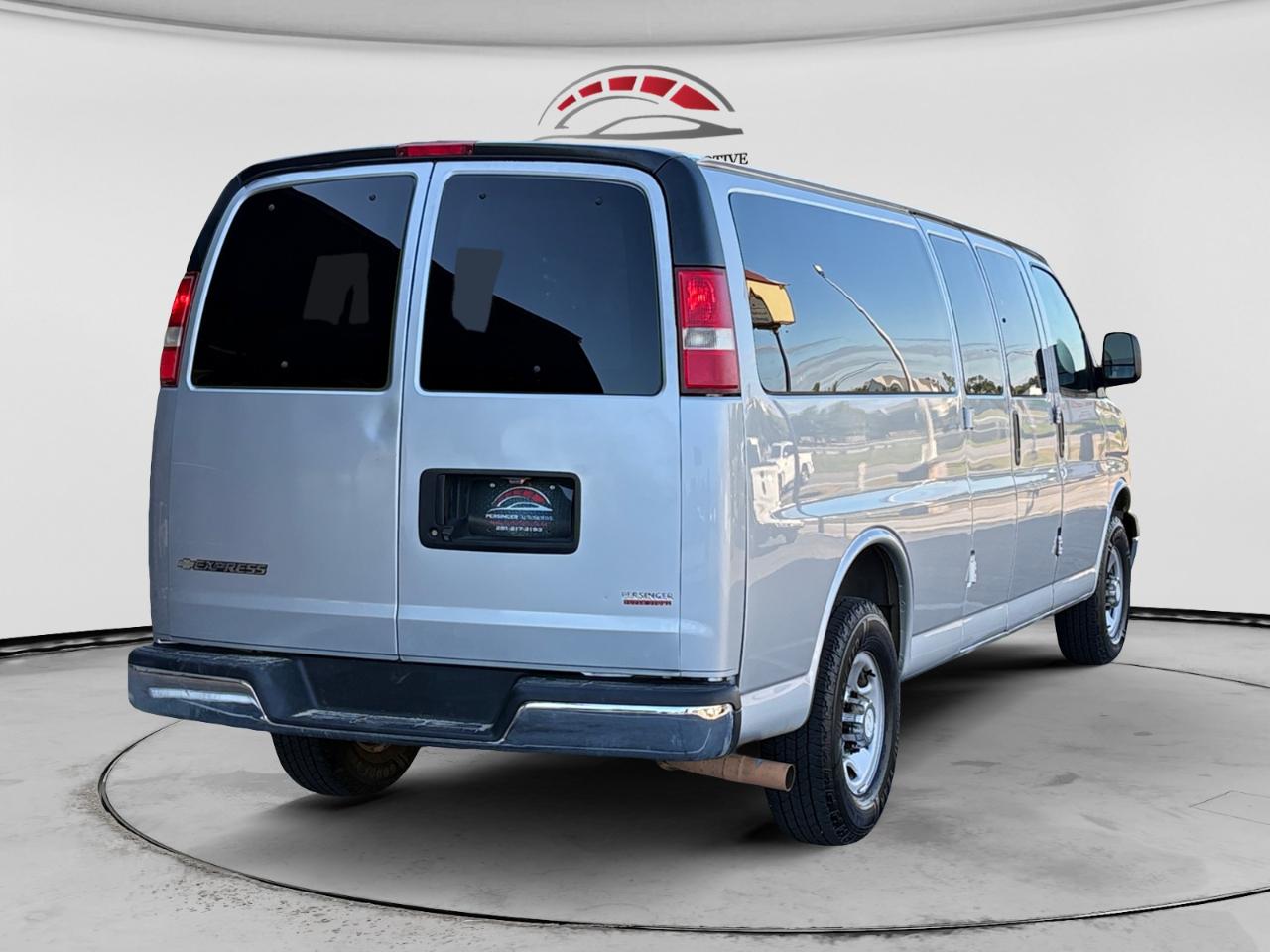 Chevrolet Express Passenger RWD 3500 155" LT w/1LT 2017