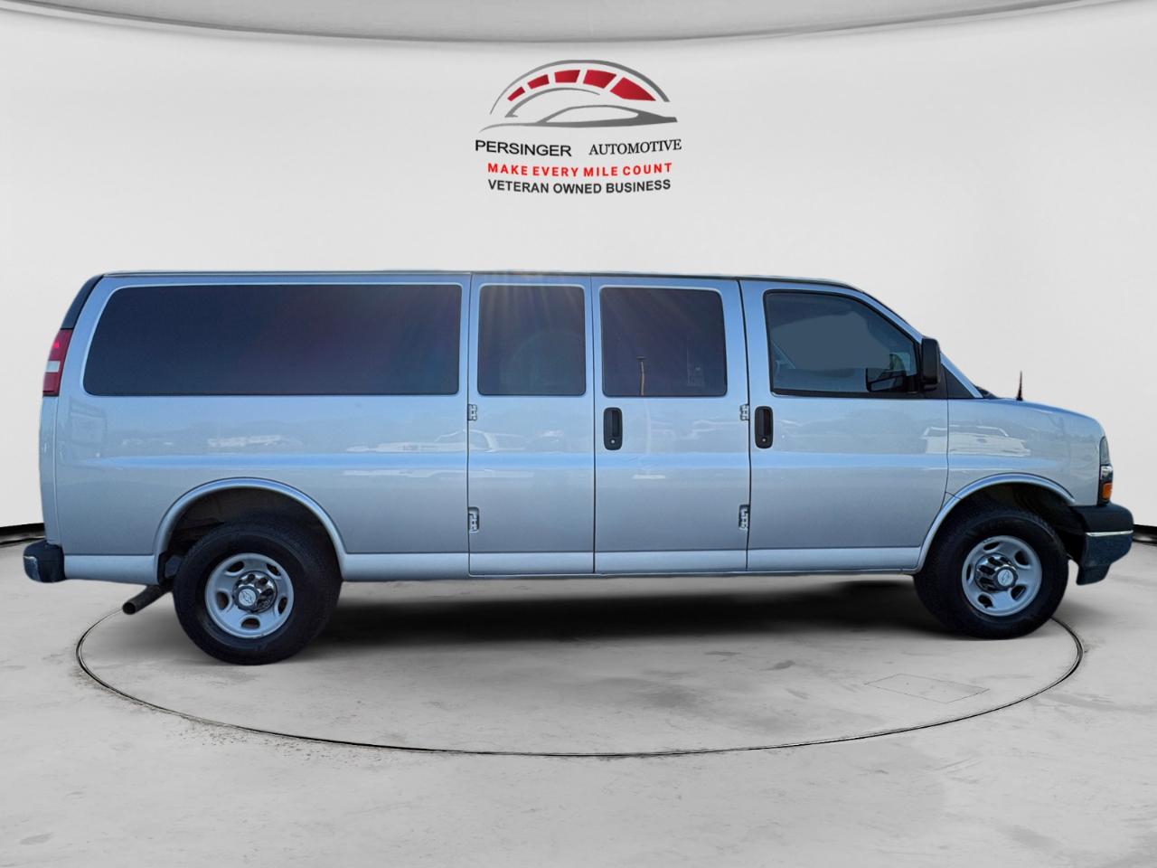 Chevrolet Express Passenger RWD 3500 155" LT w/1LT 2017