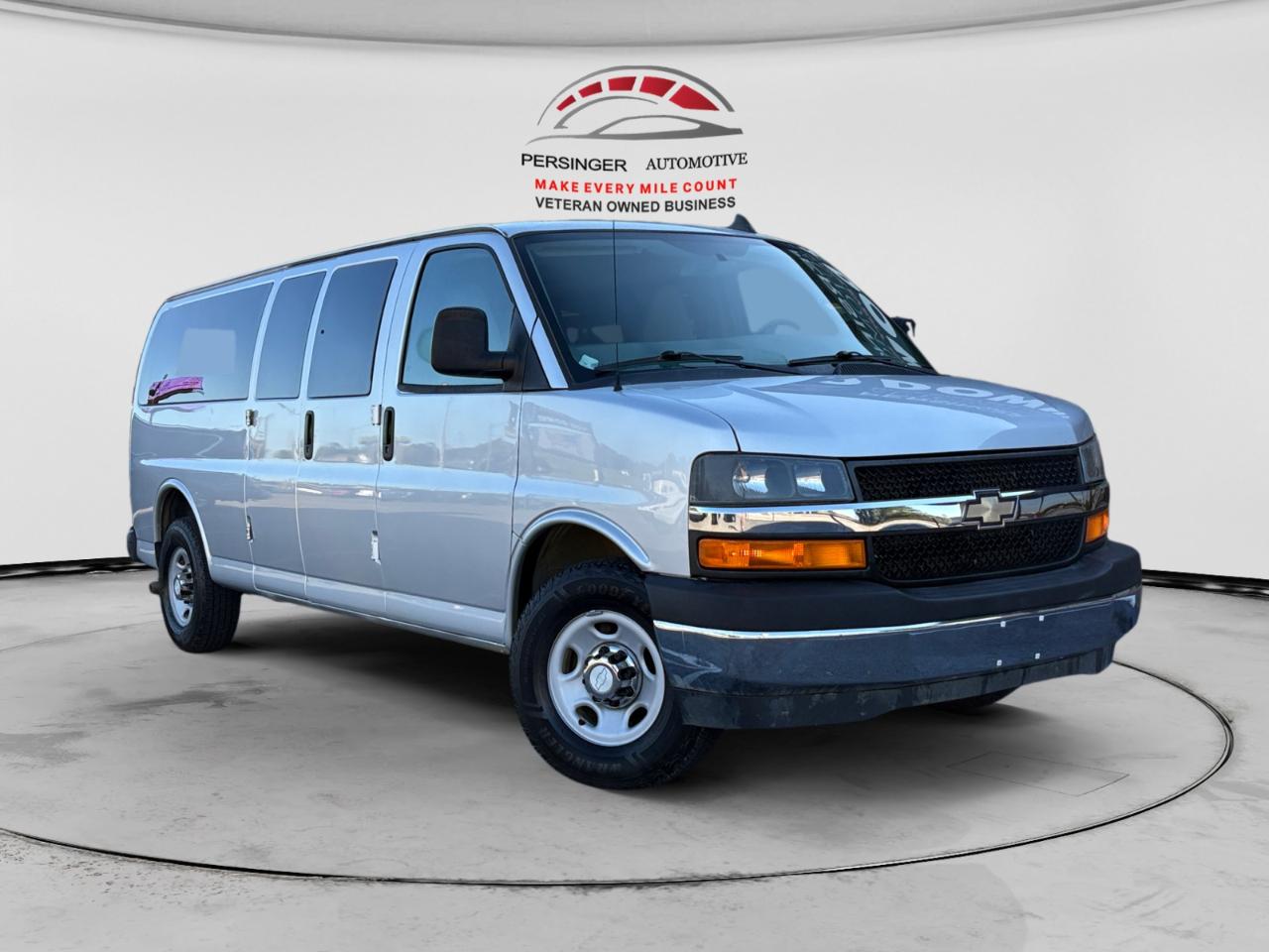 Chevrolet Express Passenger RWD 3500 155" LT w/1LT 2017