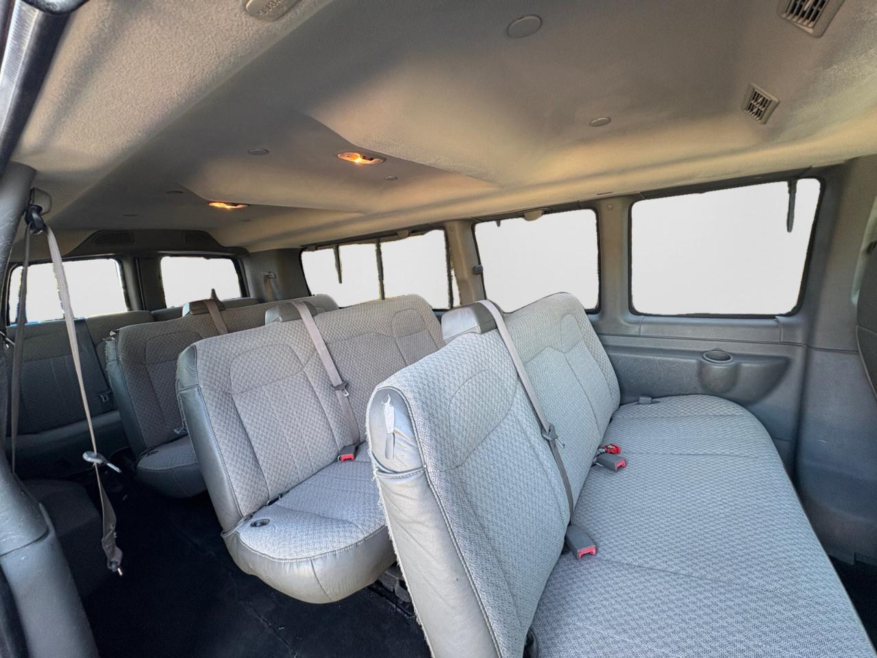 Chevrolet Express Passenger RWD 3500 155" LT w/1LT 2017