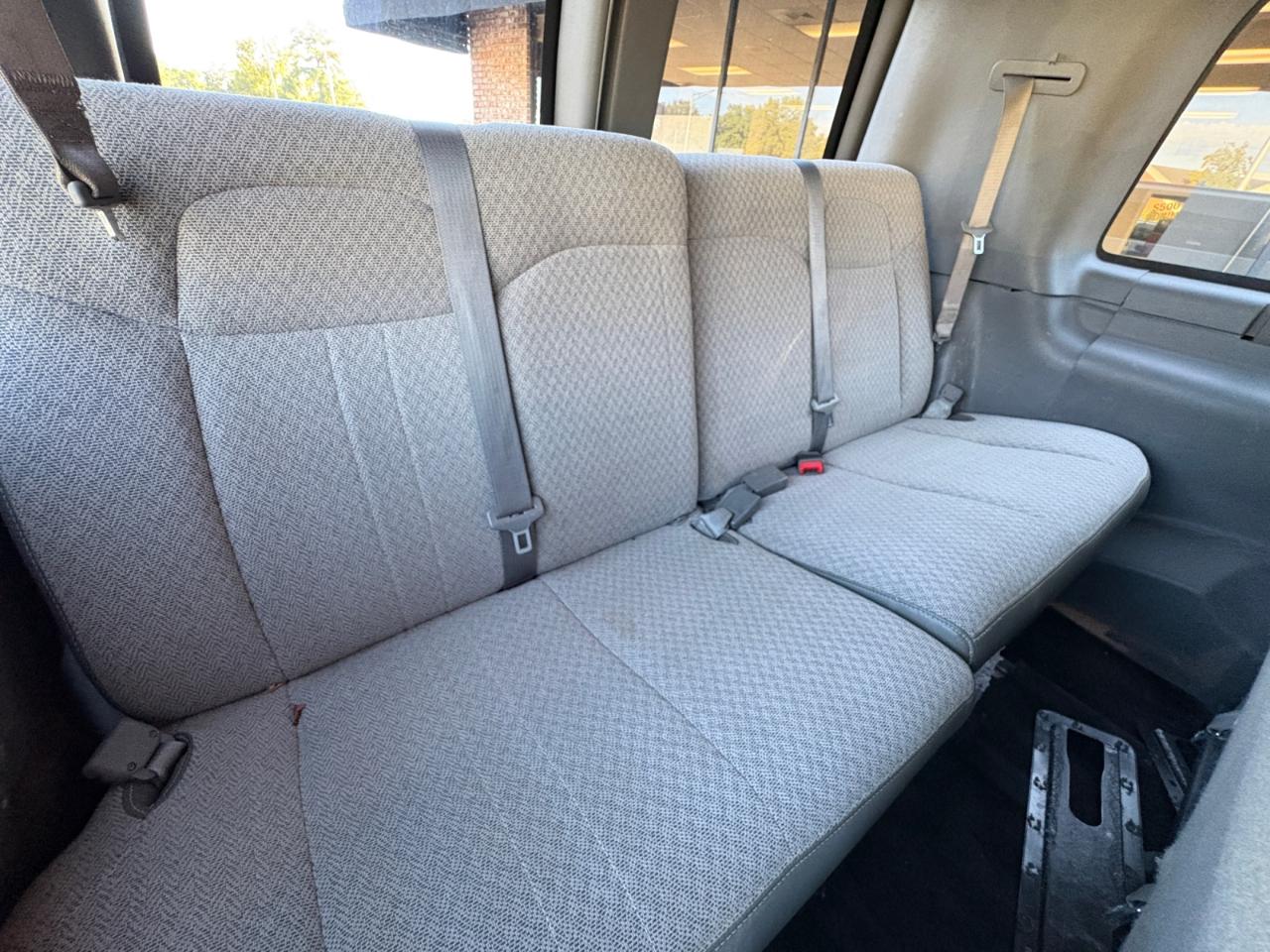 Chevrolet Express Passenger RWD 3500 155" LT w/1LT 2017