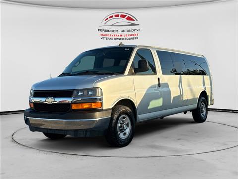 2017 Chevrolet Express Passenger RWD 3500 155" LT w/1LT