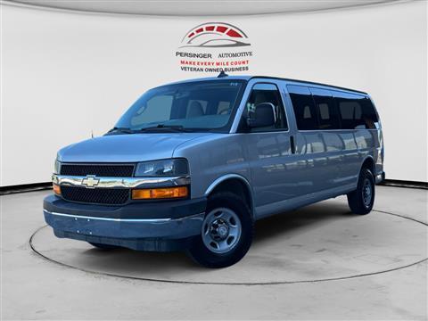 2017 Chevrolet Express Passenger RWD 3500 155" LT w/1LT