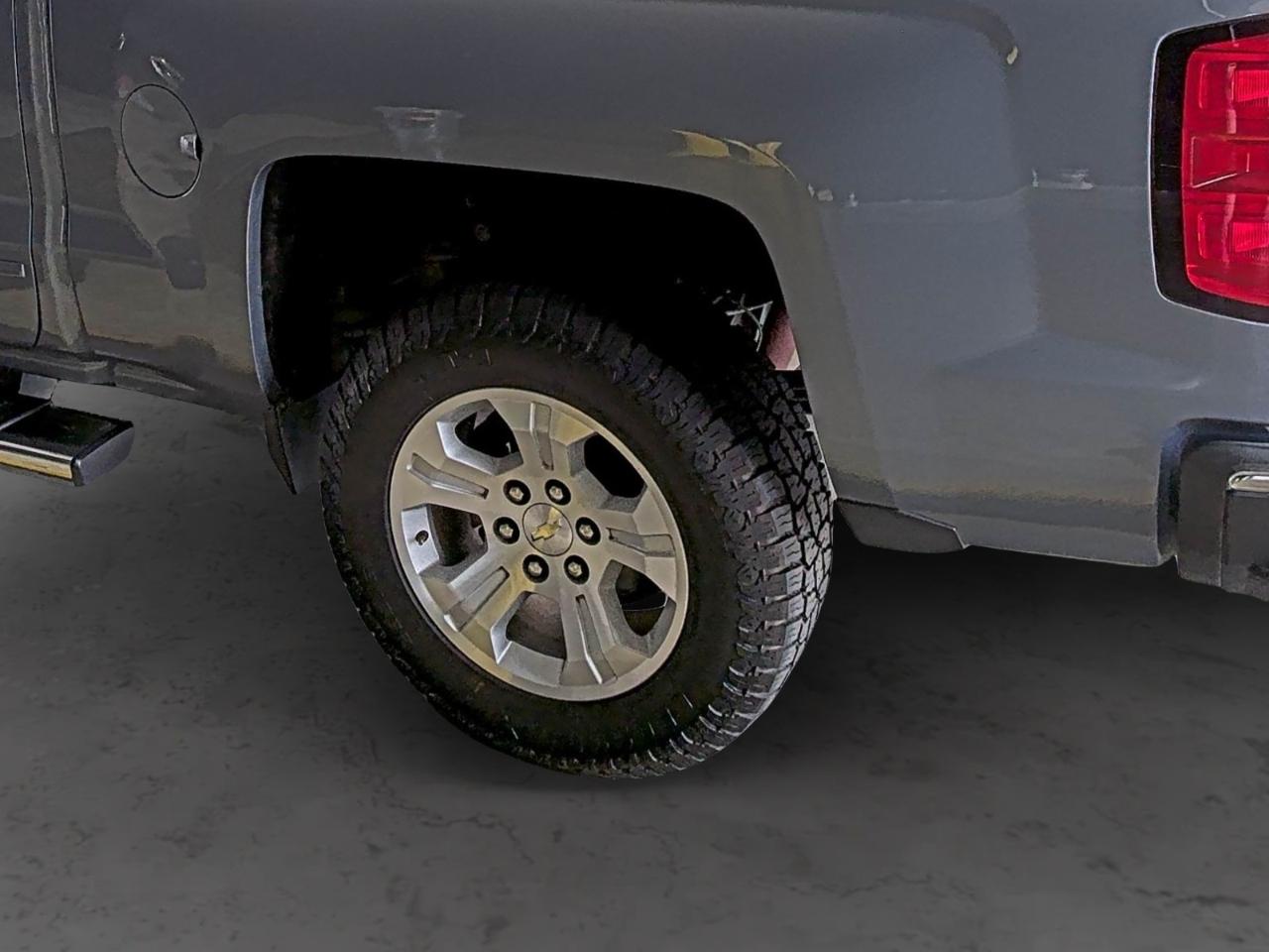 Chevrolet Silverado 1500 4WD Crew Cab 143.5" LT w/2LT 2015