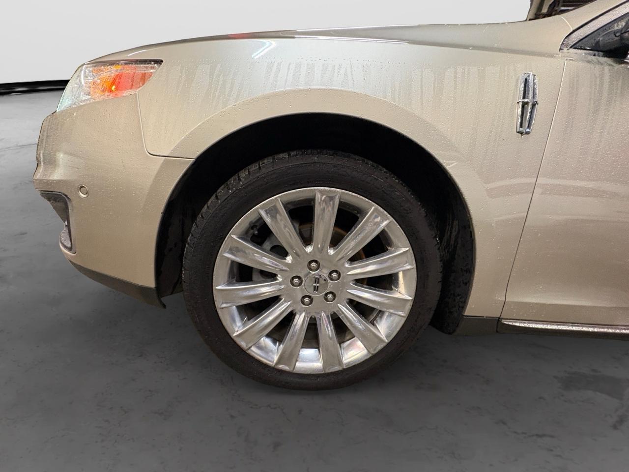 Lincoln MKS 4dr Sdn 3.5L AWD w/EcoBoost 2011