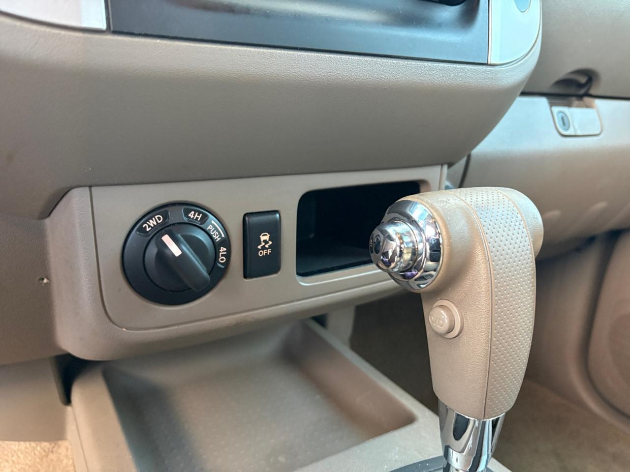 Nissan Frontier 4WD King Cab Auto SV 2013