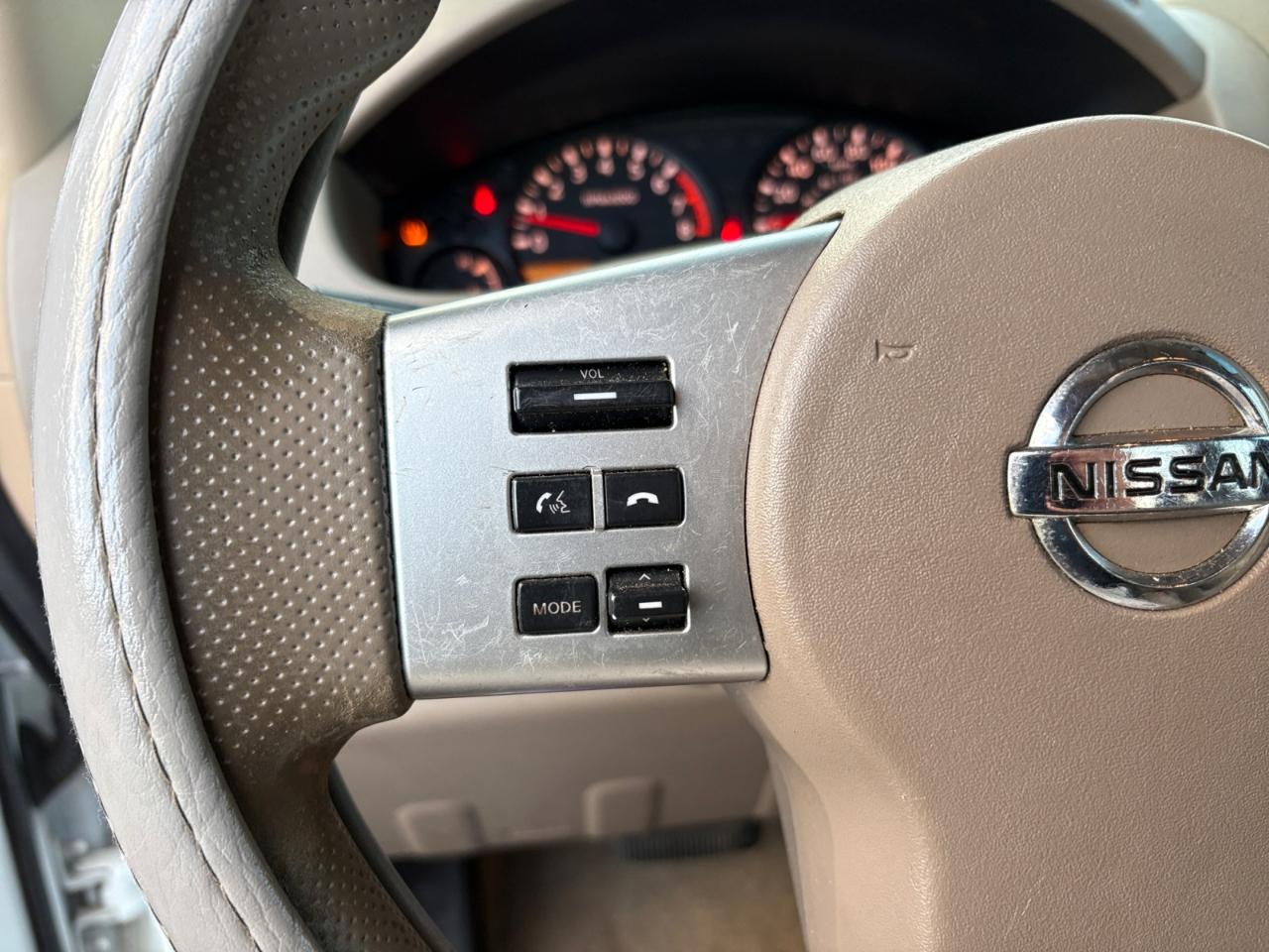 Nissan Frontier 4WD King Cab Auto SV 2013