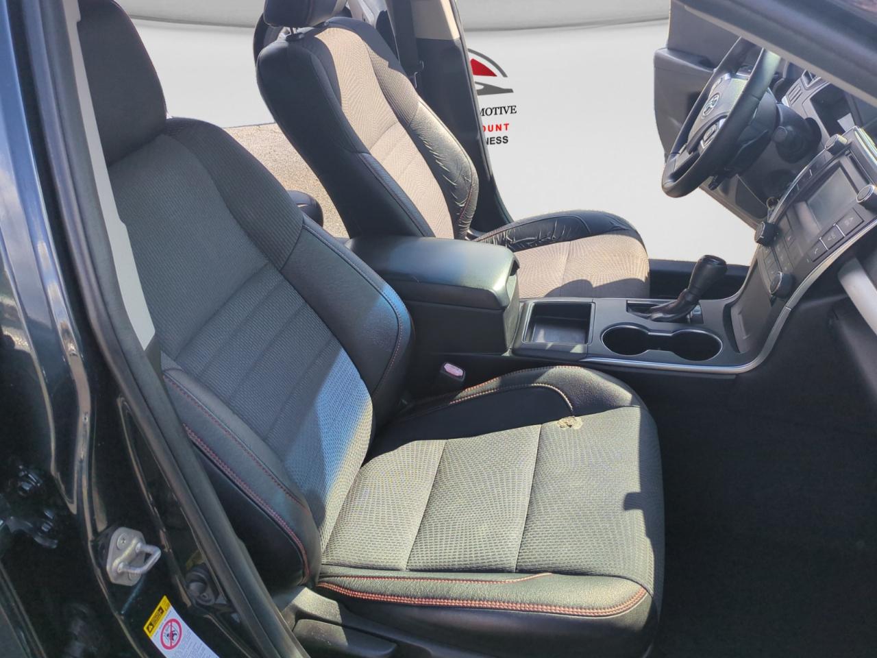 Toyota Camry 4dr Sdn I4 Auto SE w/Special Edition Pkg (Natl) 2016