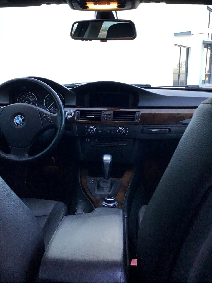 BMW 3-Series 328i Sedan 2012
