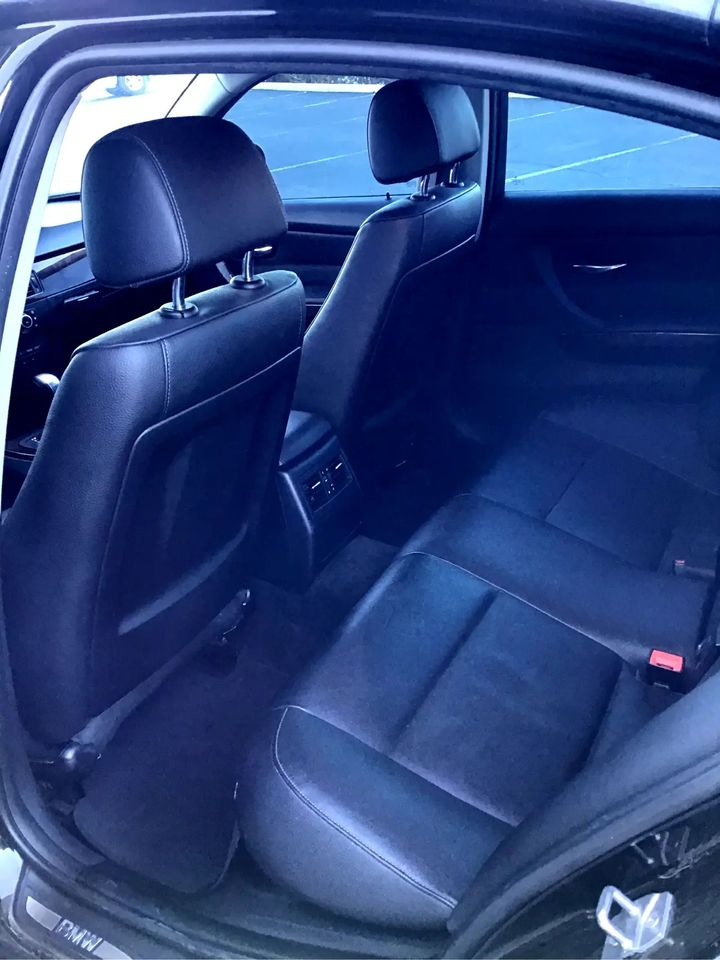 BMW 3-Series 328i Sedan 2012