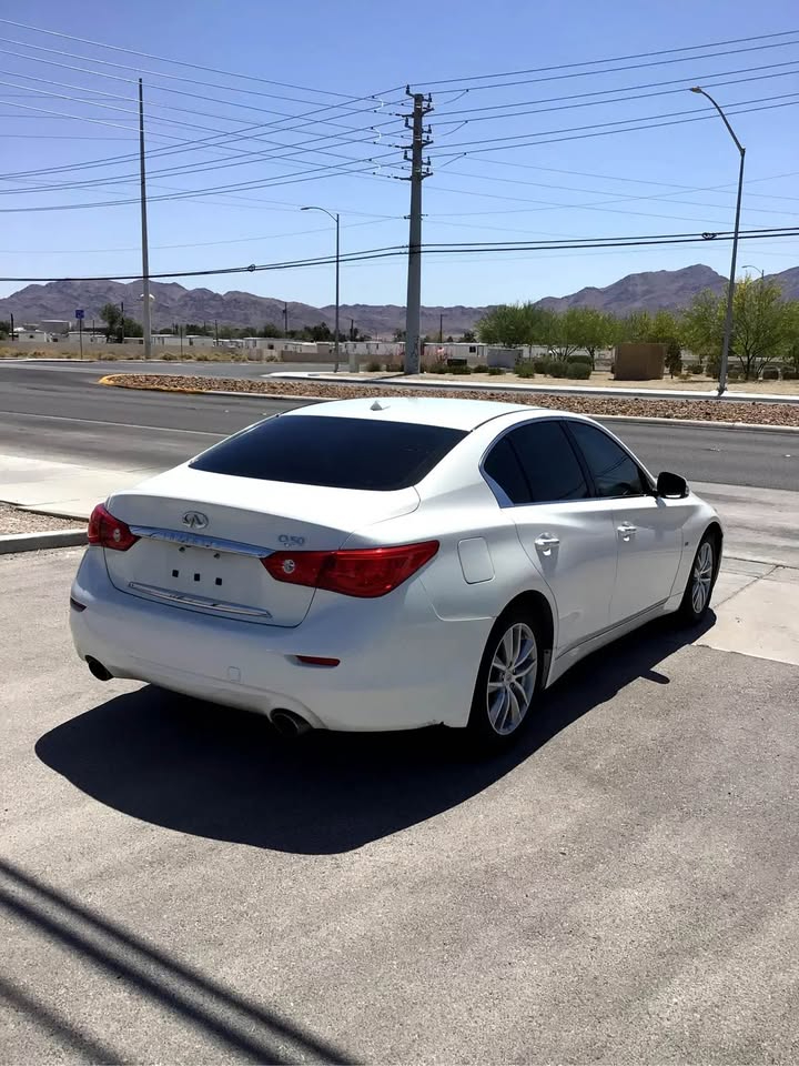 Infiniti Q50 Premium 2015