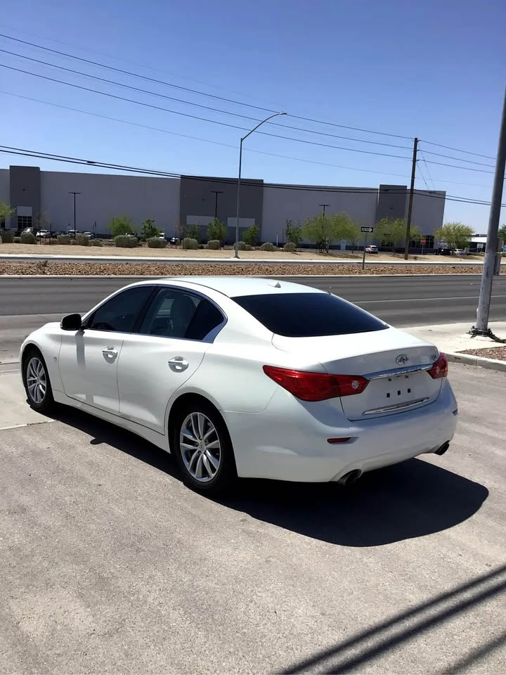 Infiniti Q50 Premium 2015