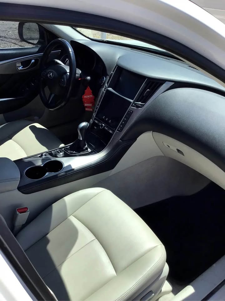 Infiniti Q50 Premium 2015