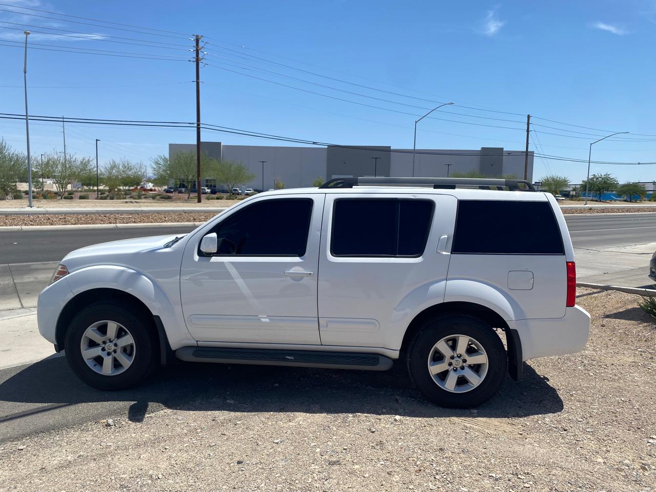 Nissan Pathfinder LE 2011