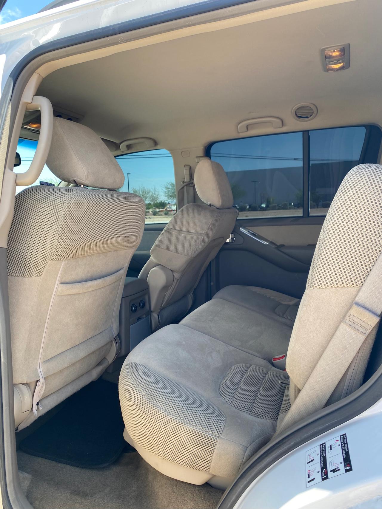 Nissan Pathfinder LE 2011