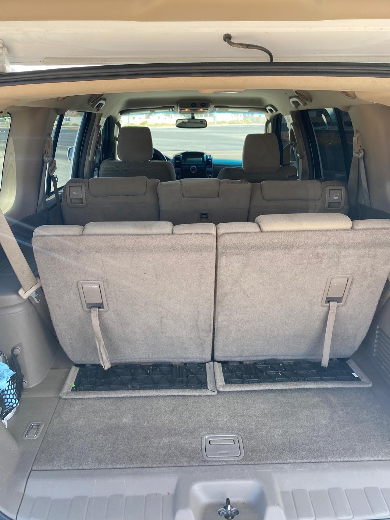 Nissan Pathfinder LE 2011