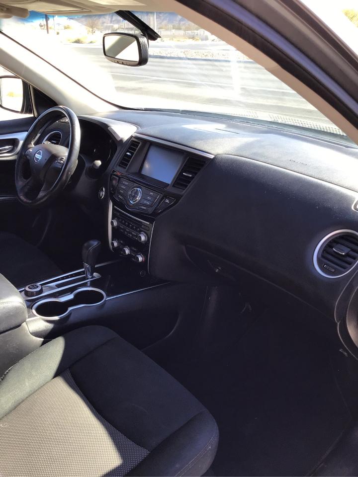 Nissan Pathfinder SV 4WD 2018