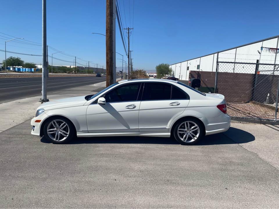 Mercedes-Benz C-Class C300 4MATIC Luxury Sedan 2012