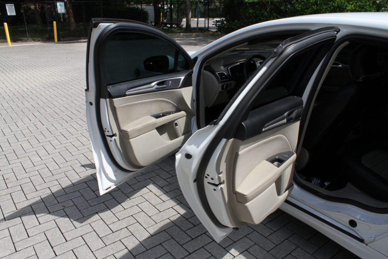 Ford Fusion Hybrid SE 2018