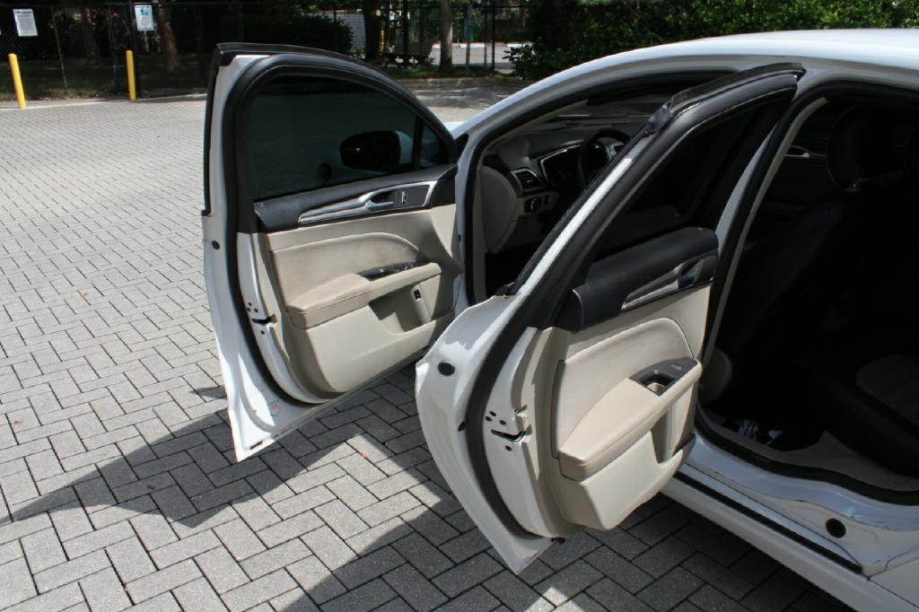 Ford Fusion Hybrid SE 2018