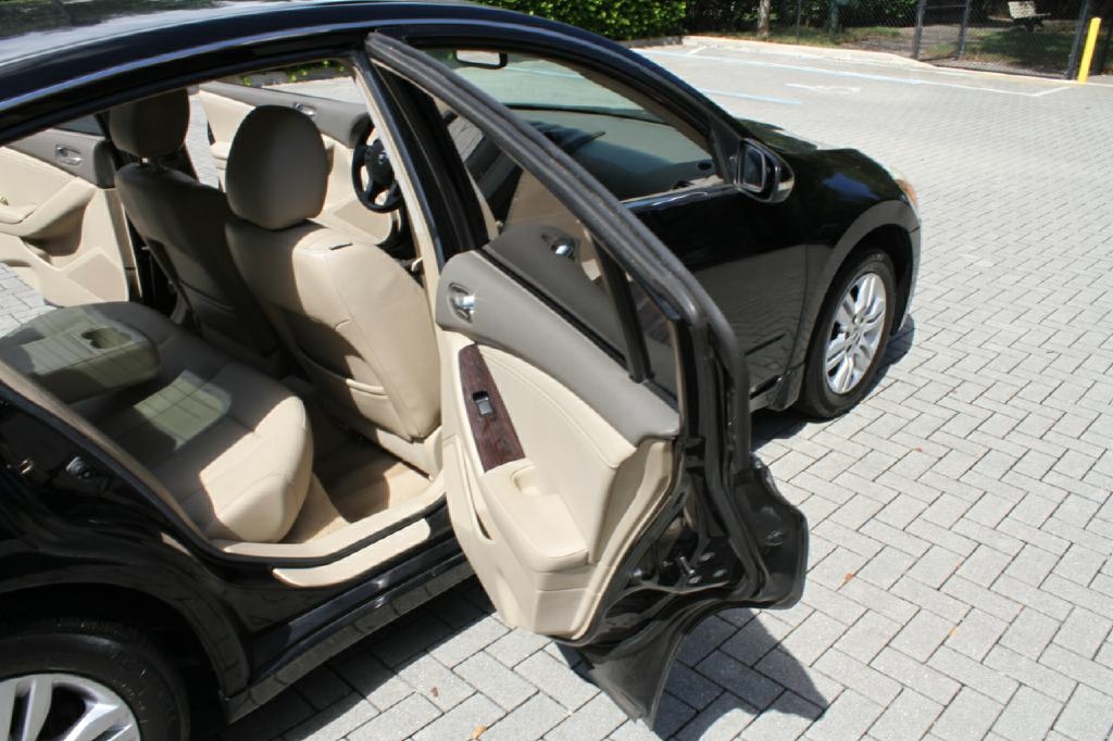 Nissan Altima 2.5 S 2010 Nissan Altima 2.5 S 2010