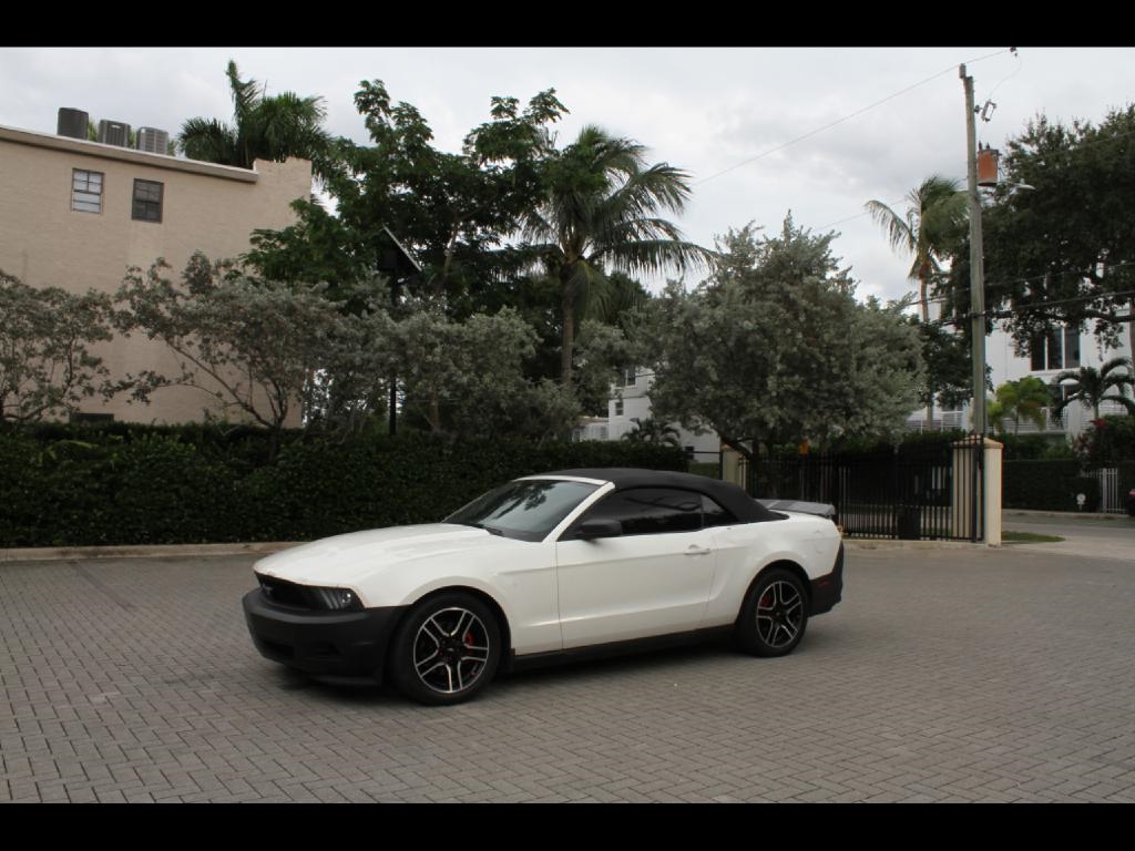 2012 Ford Mustang V6 Convertible