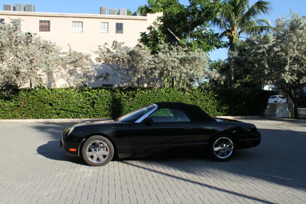 Ford Thunderbird Deluxe 2002