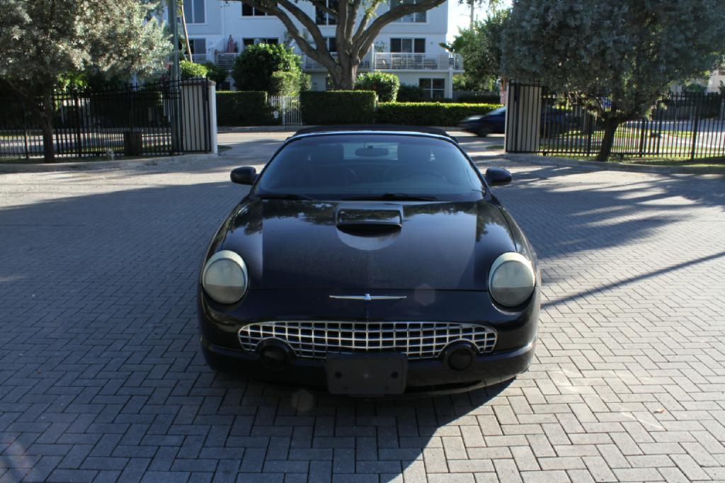 Ford Thunderbird Deluxe 2002