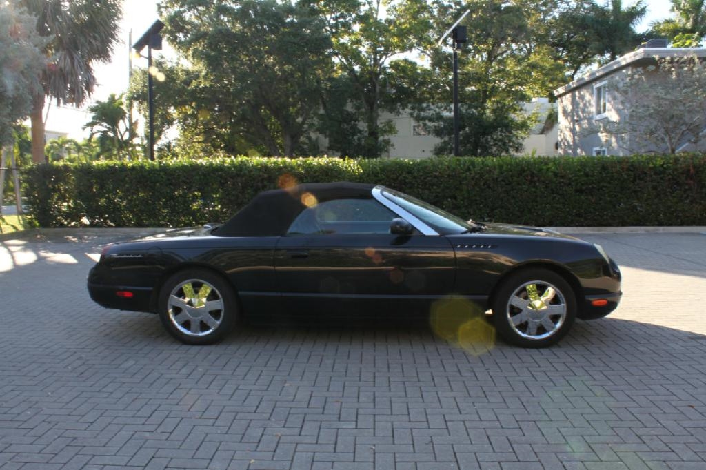 Ford Thunderbird Deluxe 2002