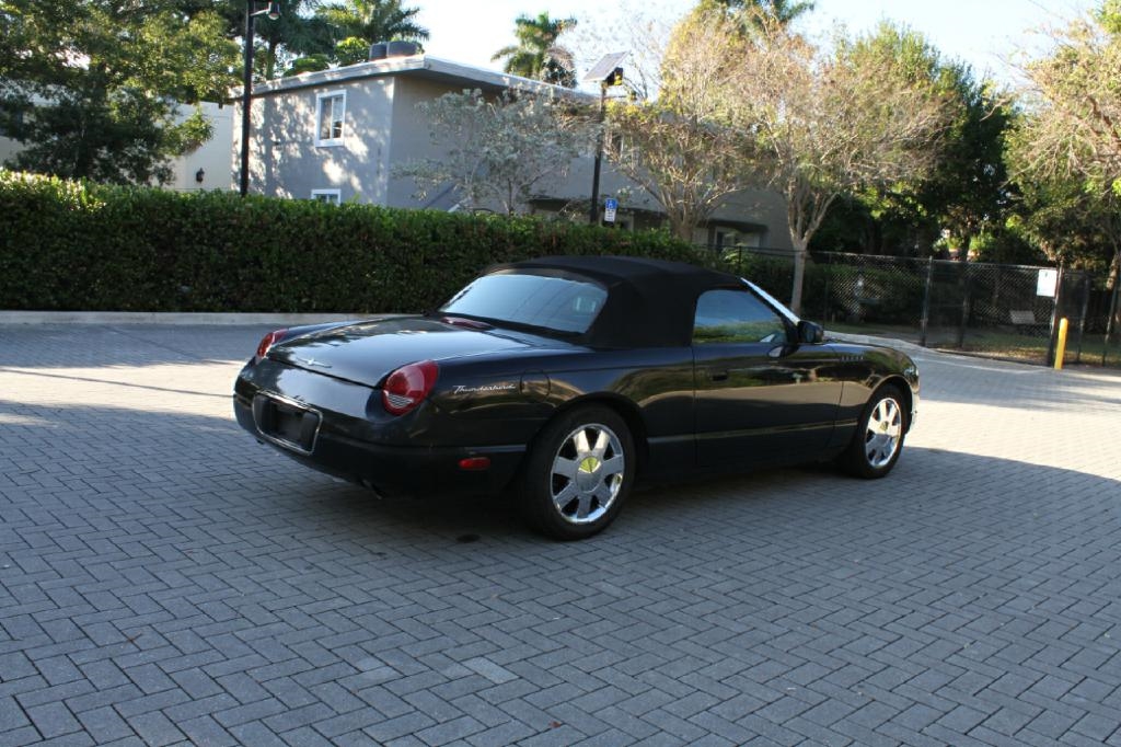 Ford Thunderbird Deluxe 2002