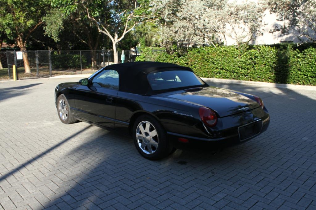 Ford Thunderbird Deluxe 2002