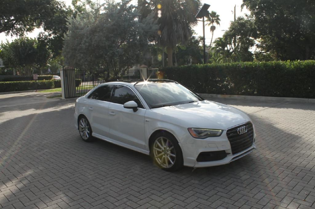 Audi A3 2.0T Premium Sedan quattro S tronic 2015