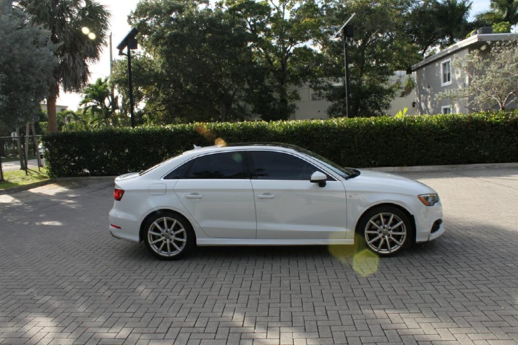 Audi A3 2.0T Premium Sedan quattro S tronic 2015
