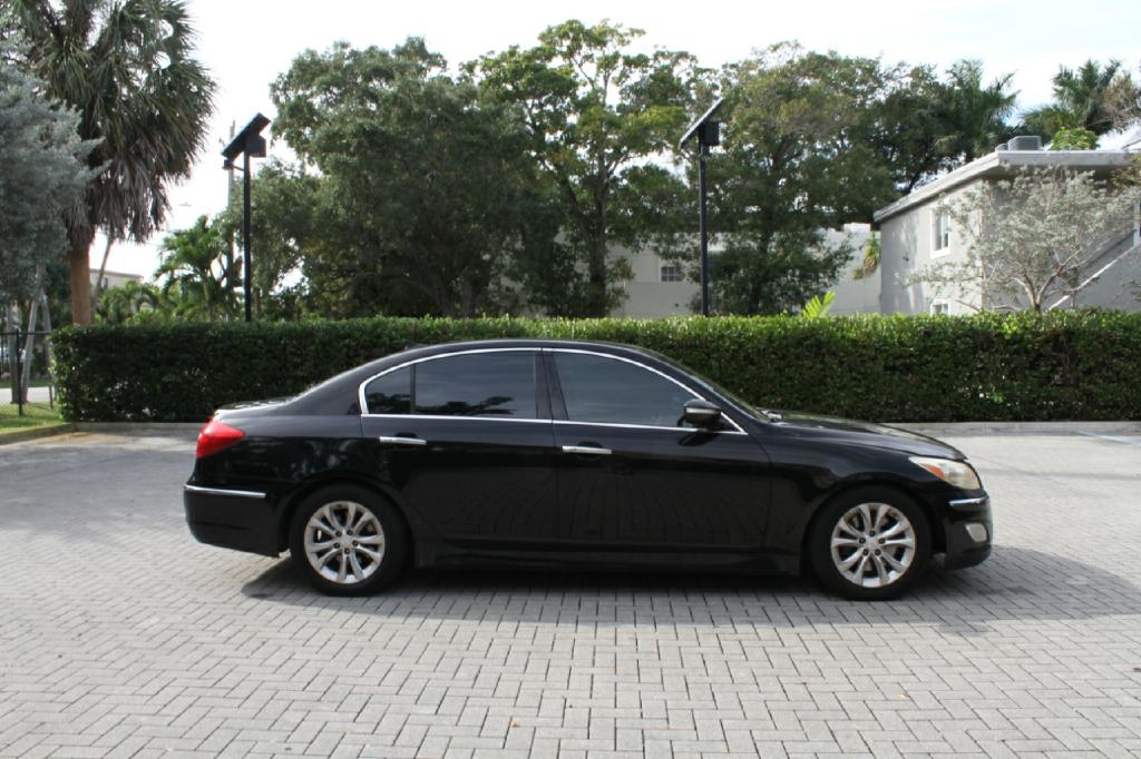 Hyundai Genesis 3.8L 2013