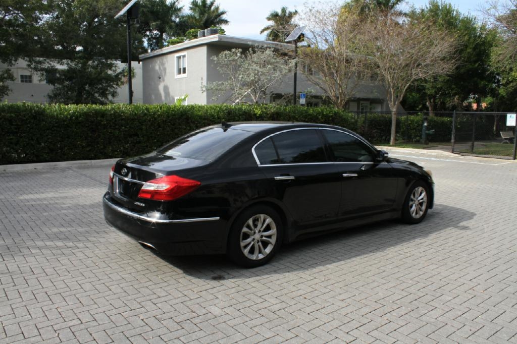 Hyundai Genesis 3.8L 2013