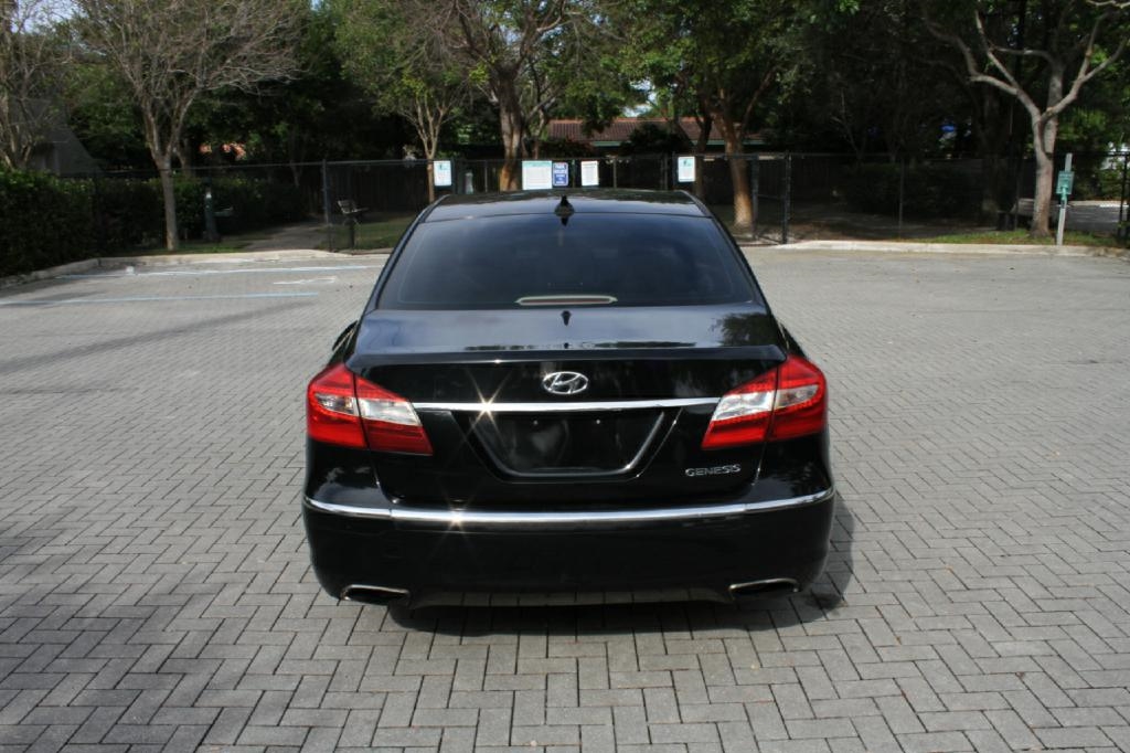 Hyundai Genesis 3.8L 2013