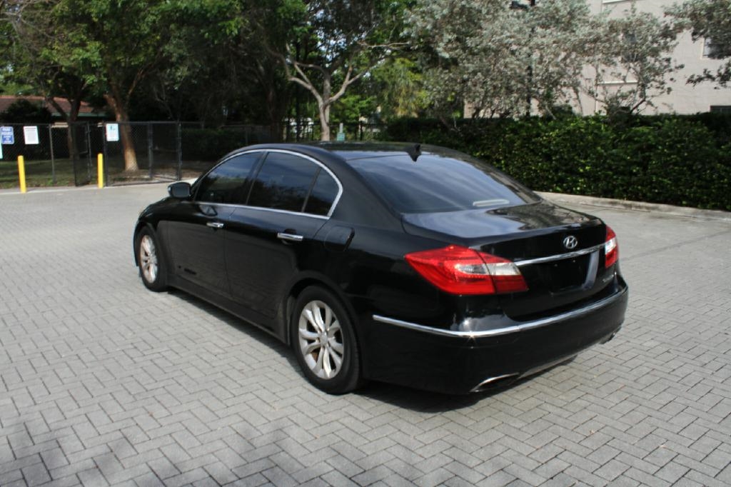Hyundai Genesis 3.8L 2013