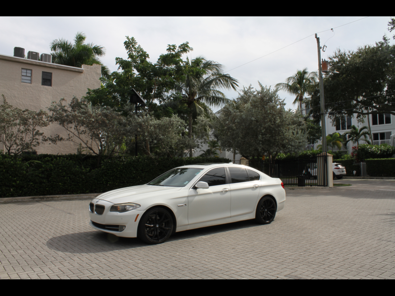 2011 BMW 5-Series 528i