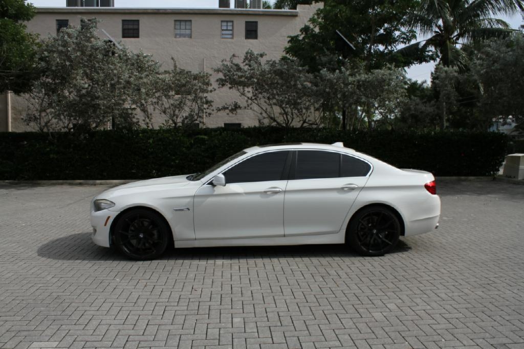 BMW 5-Series 528i 2011