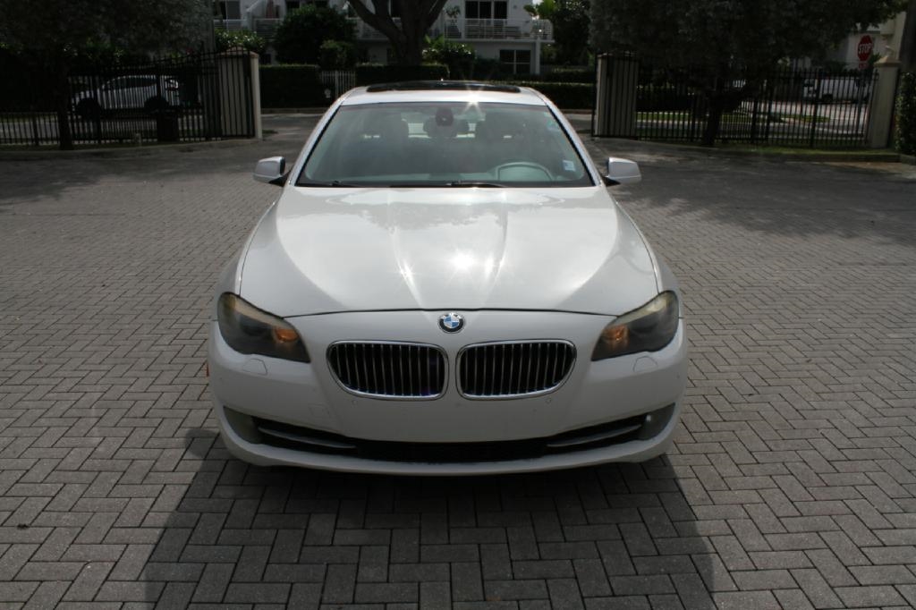 BMW 5-Series 528i 2011