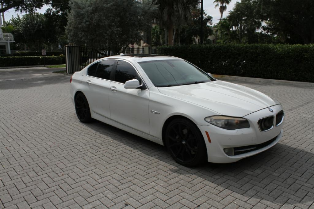 BMW 5-Series 528i 2011
