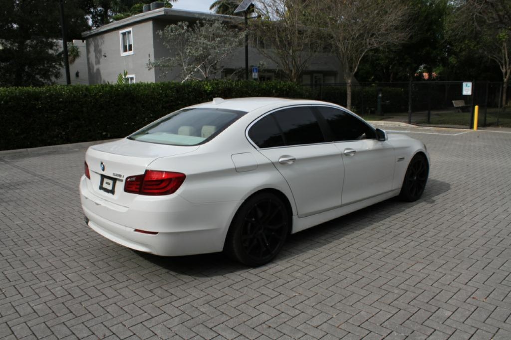 BMW 5-Series 528i 2011