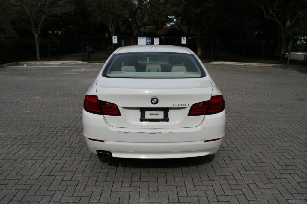 BMW 5-Series 528i 2011