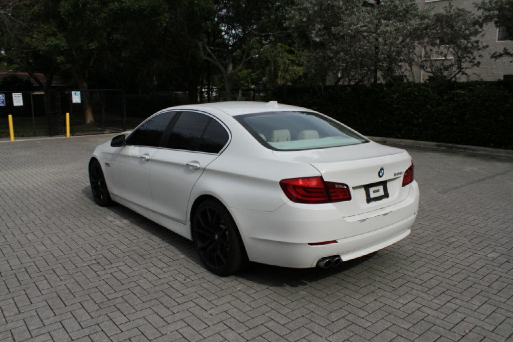 BMW 5-Series 528i 2011