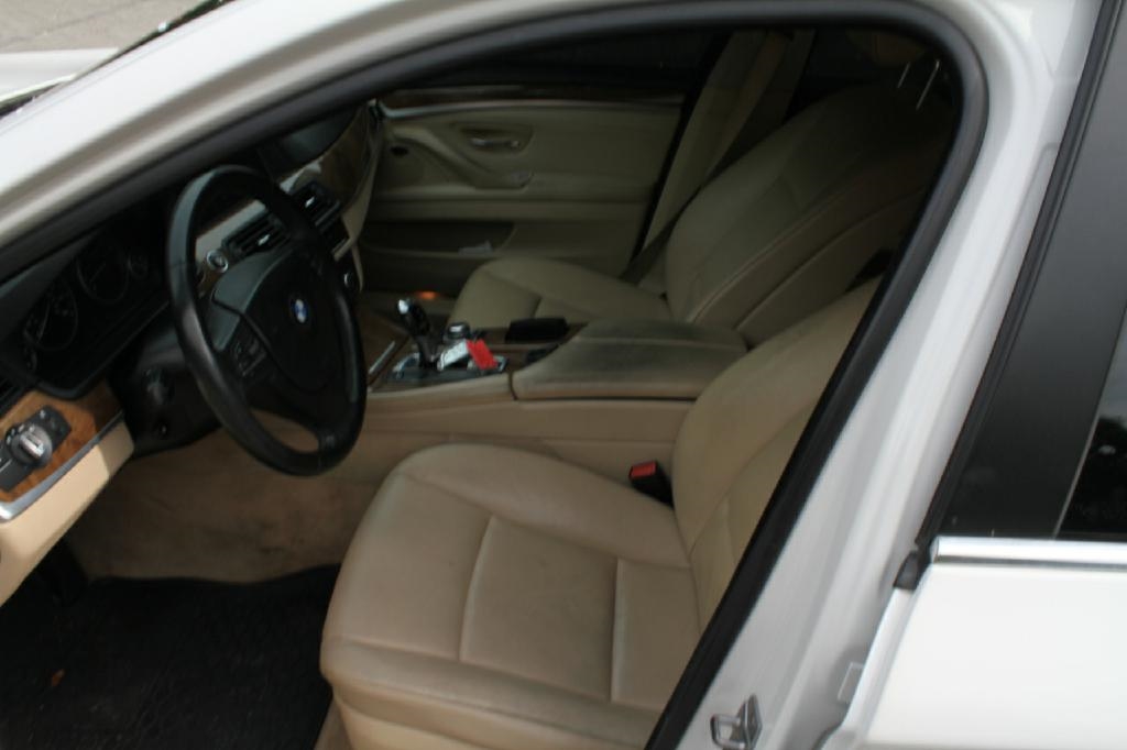 BMW 5-Series 528i 2011